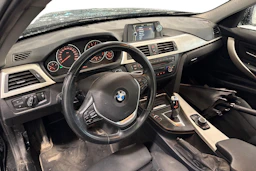musta BMW 320 2014 kuva 3.