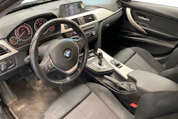 musta BMW 320 2014 kuva 6.