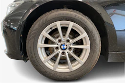 musta BMW 320 2014 kuva 9.