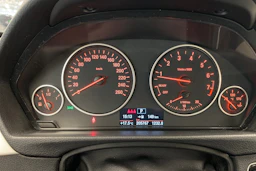musta BMW 320 2014 kuva 11.