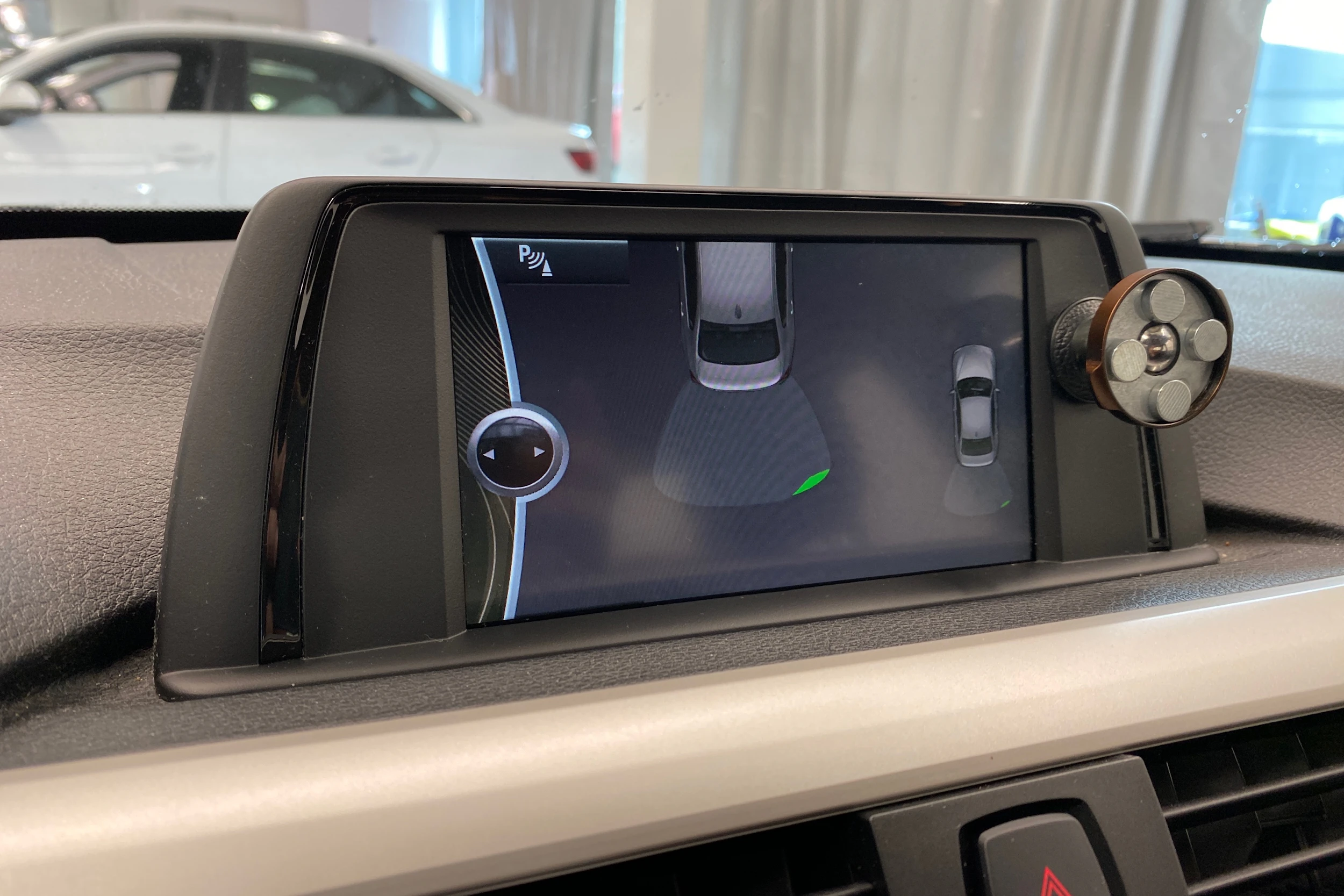 musta BMW 320 2014 kuva 12.