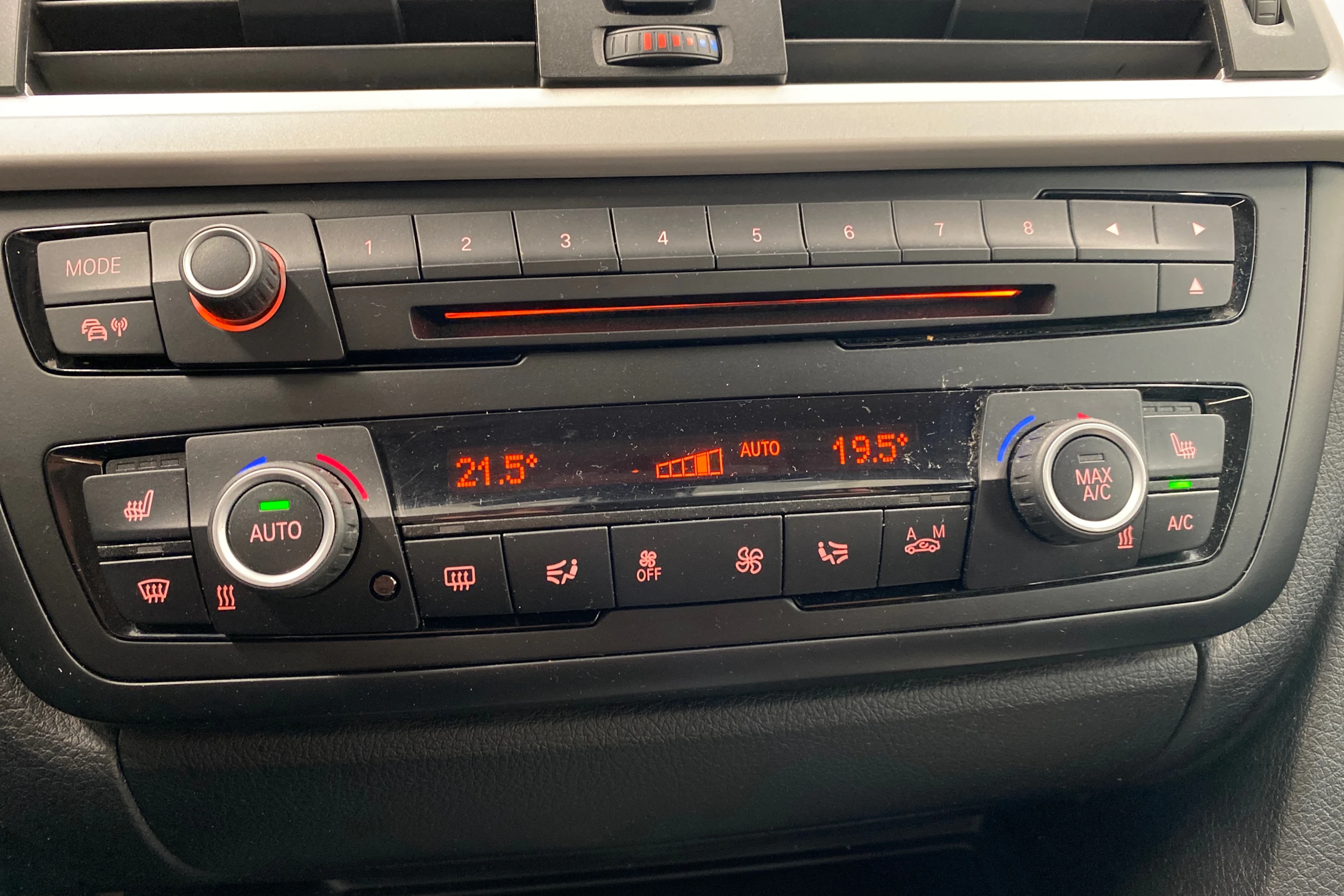 musta BMW 320 2014 kuva 13.
