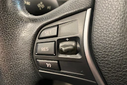 musta BMW 320 2014 kuva 15.