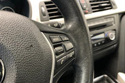 musta BMW 320 2014 kuva 24.