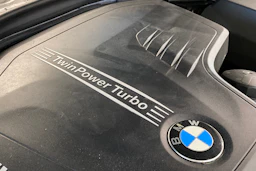 musta BMW 320 2014 kuva 28.