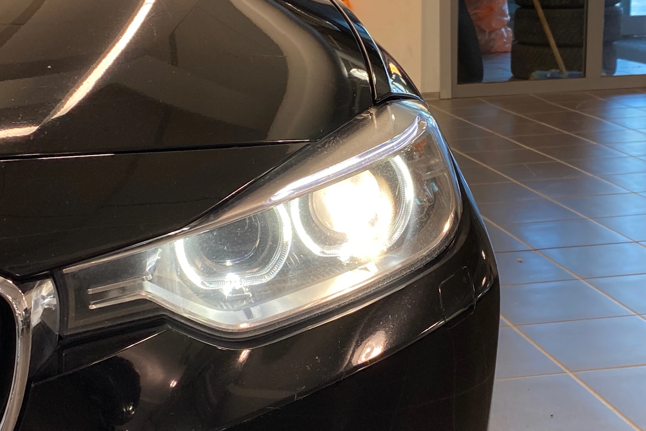 musta BMW 320 2014 kuva 29.