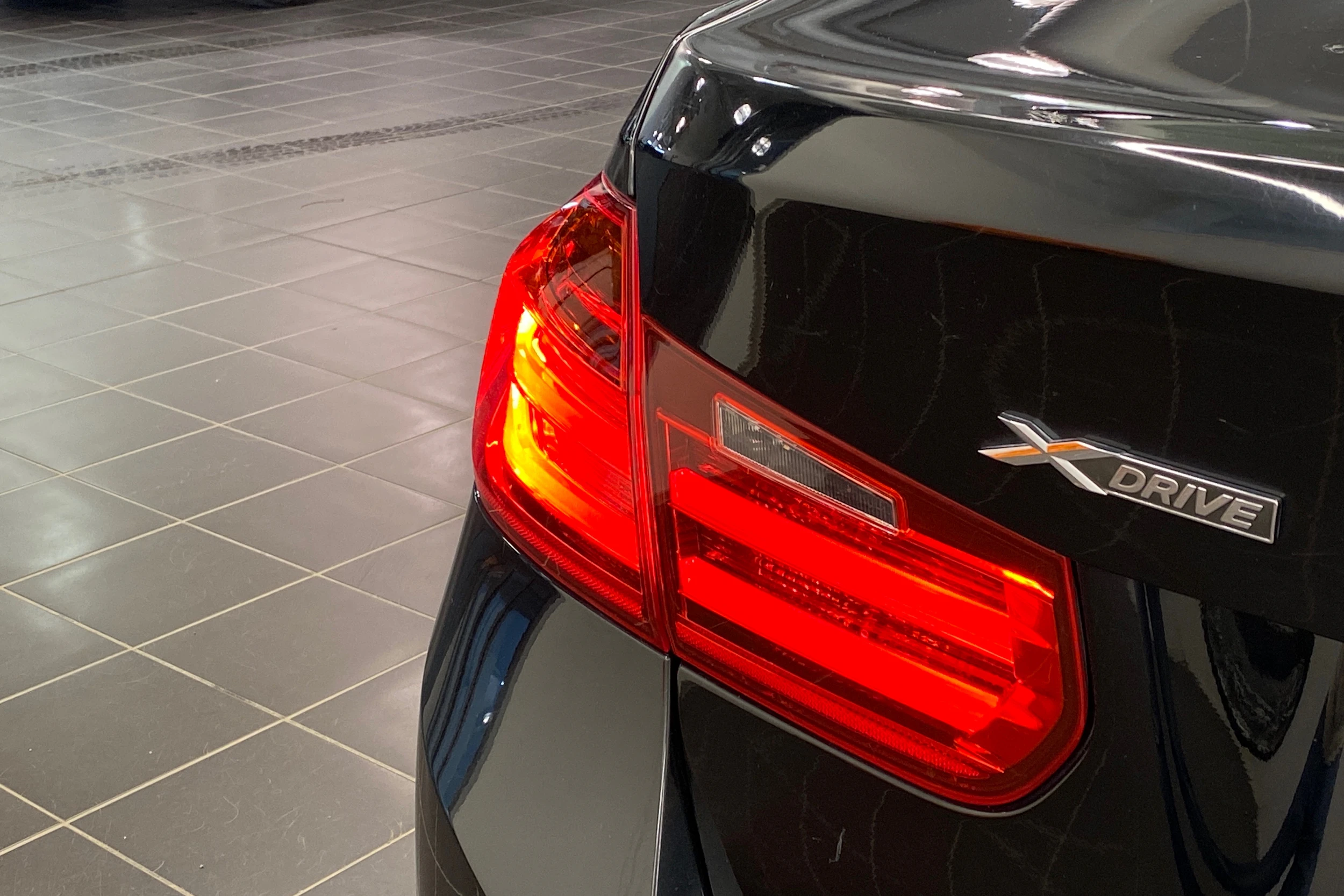 musta BMW 320 2014 kuva 31.