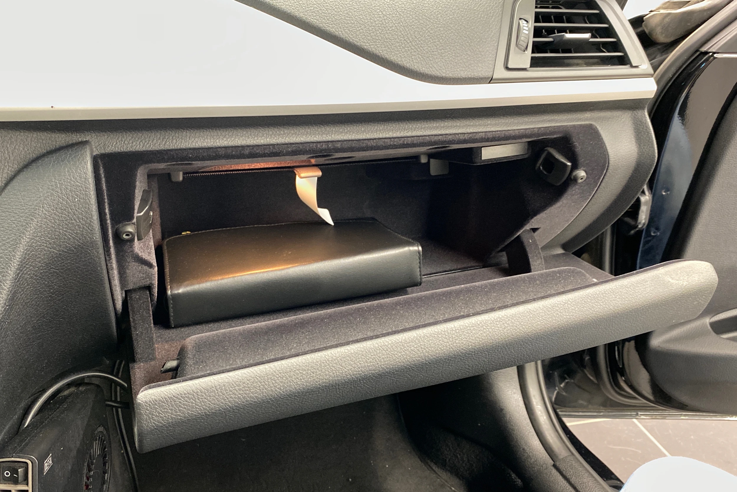 musta BMW 320 2014 kuva 36.