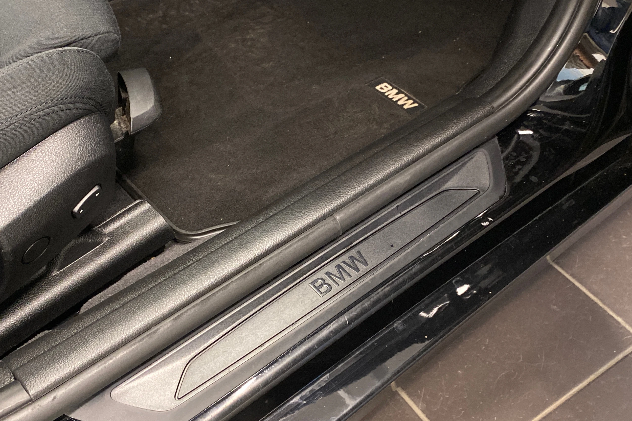 musta BMW 320 2014 kuva 38.