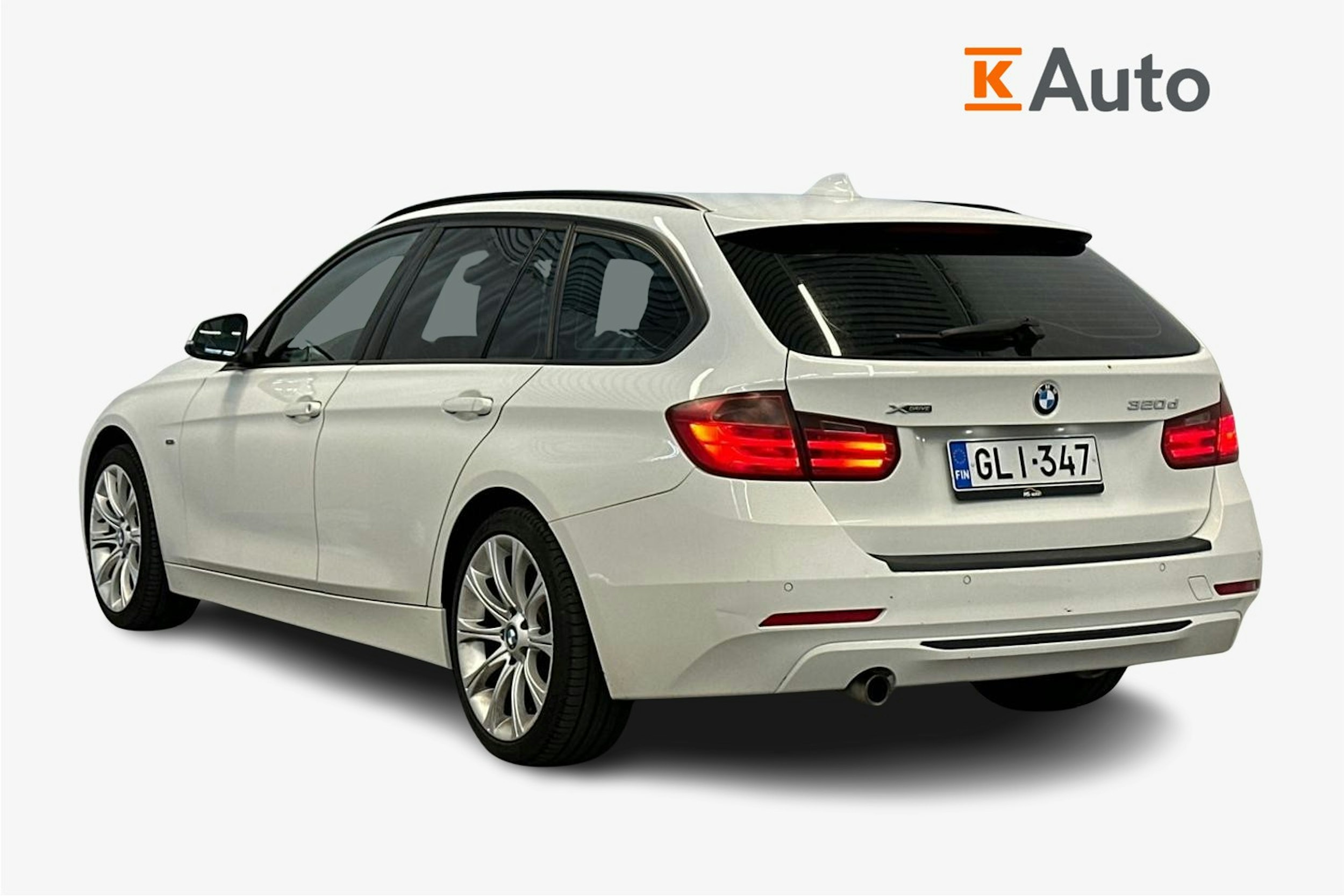 valkoinen BMW 320 2014 kuva 2.