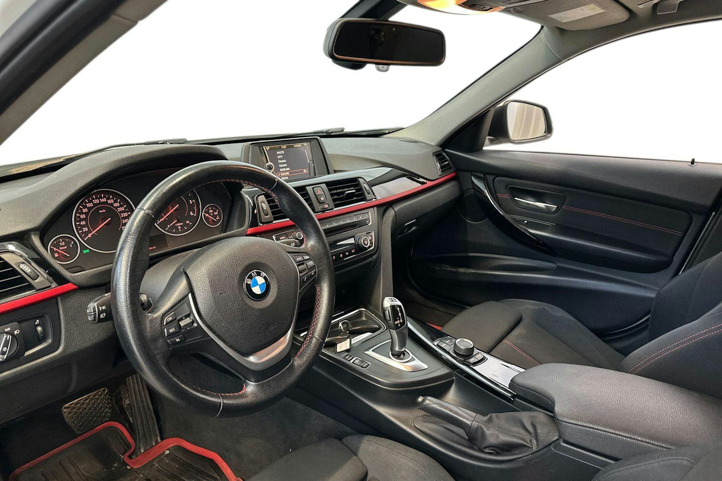 valkoinen BMW 320 2014 kuva 3.