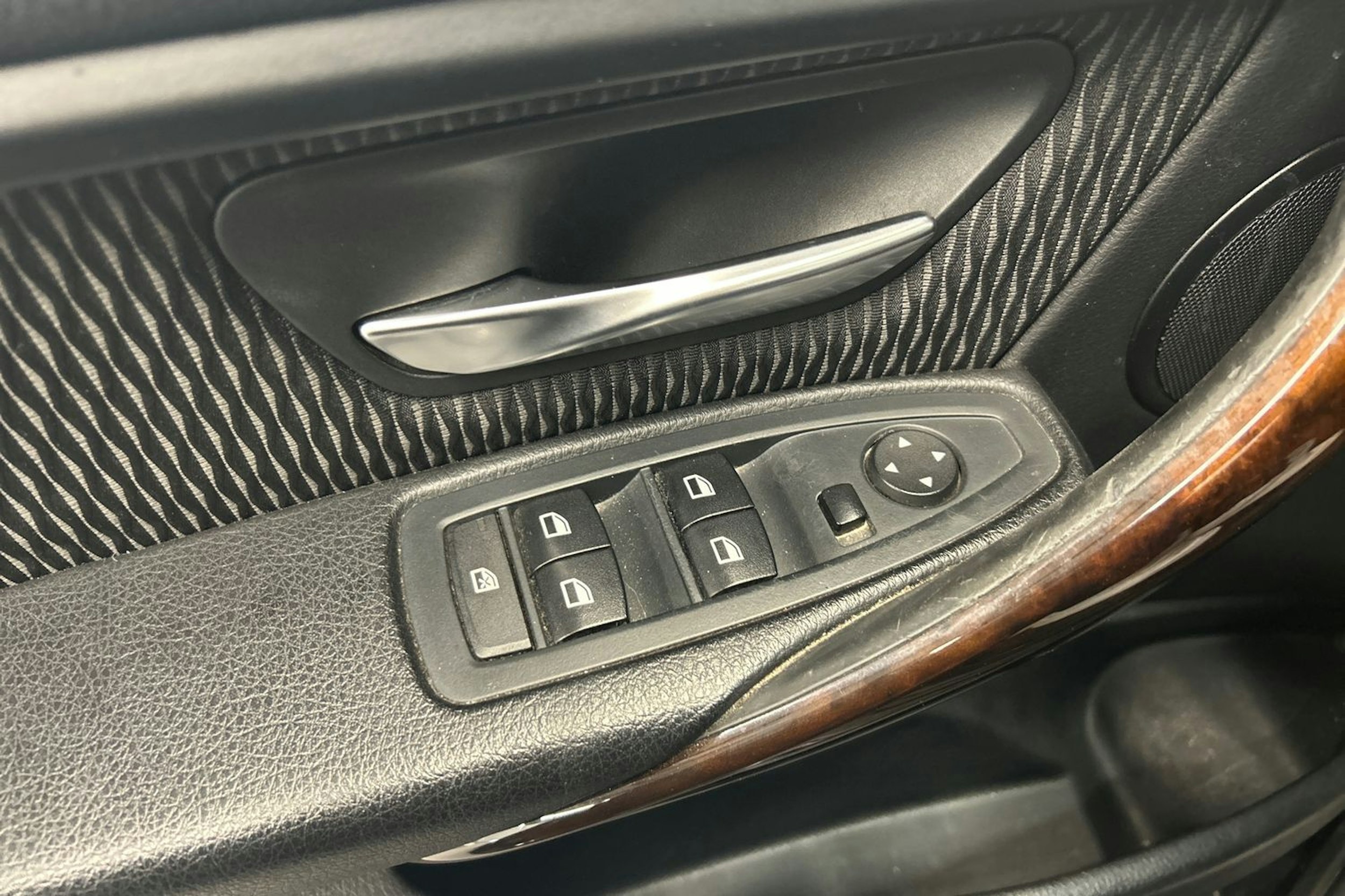 sininen BMW 320 2014 kuva 25.