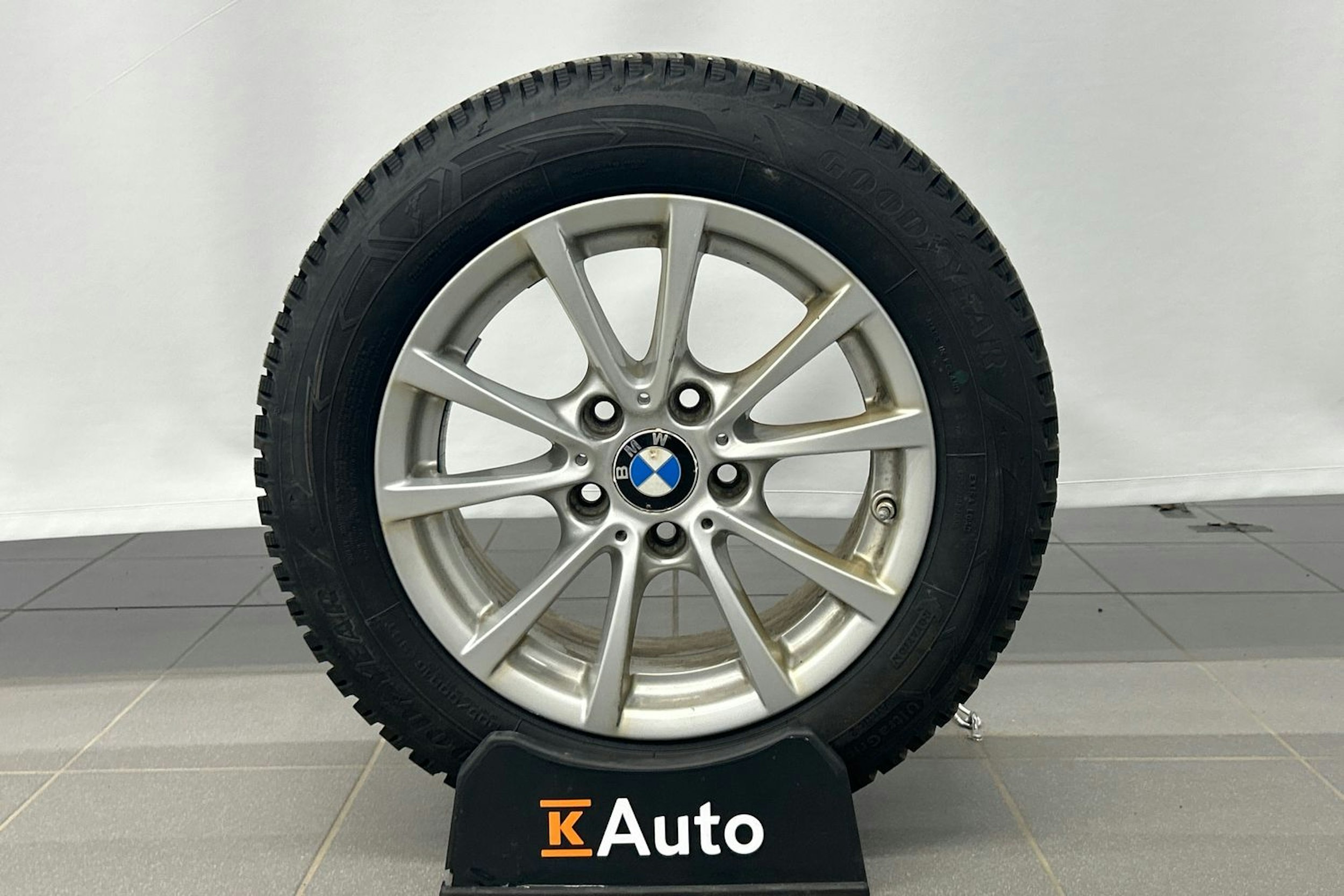 sininen BMW 320 2014 kuva 29.