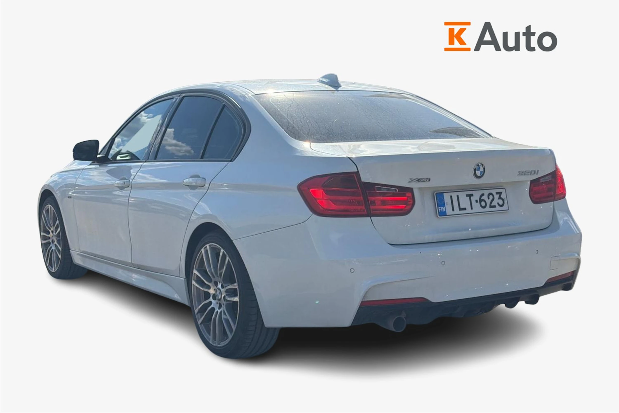 valkoinen BMW 320 2014 kuva 2.