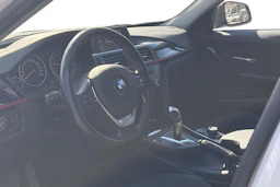 valkoinen BMW 320 2014 kuva 3.