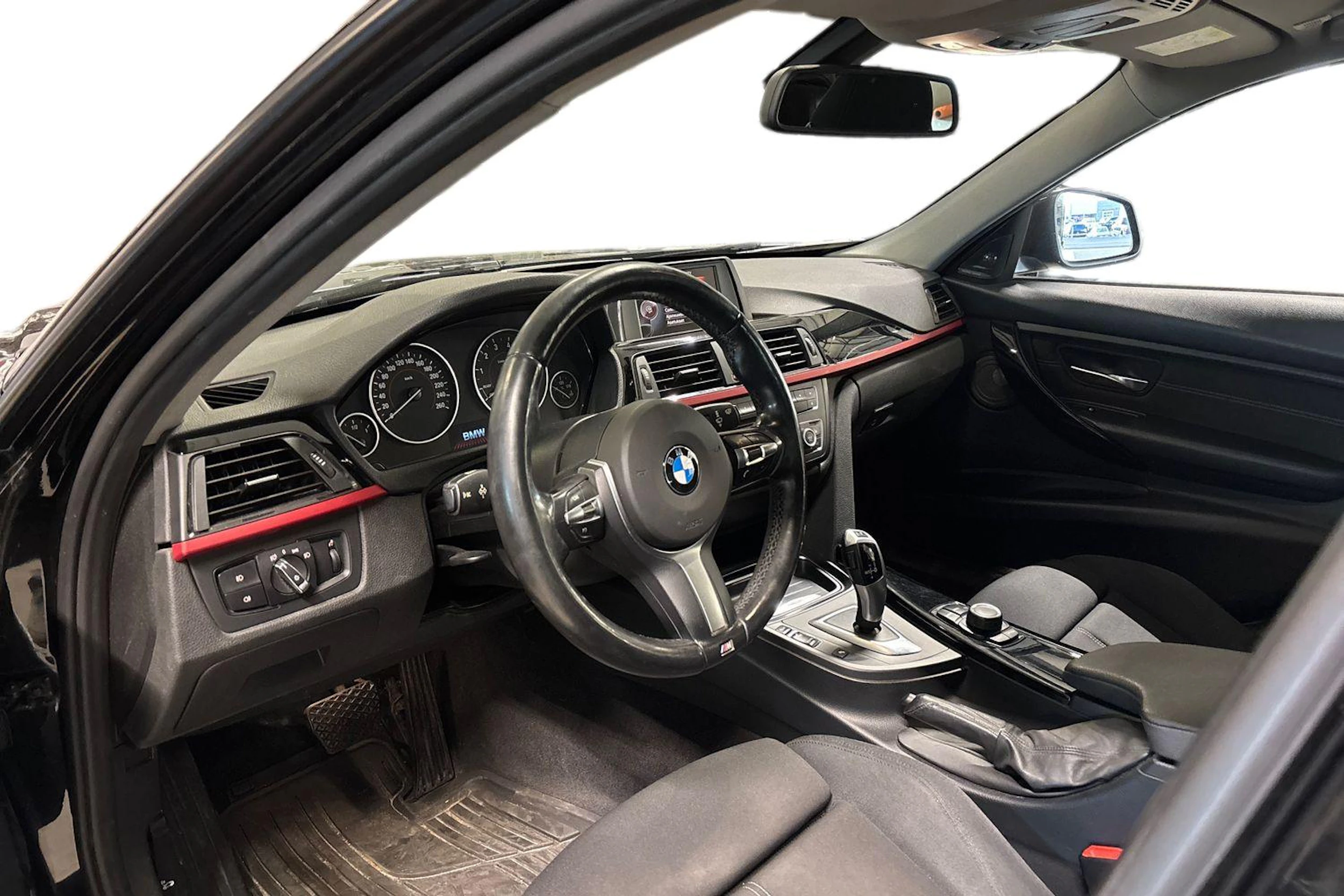 musta BMW 320 2014 kuva 3.