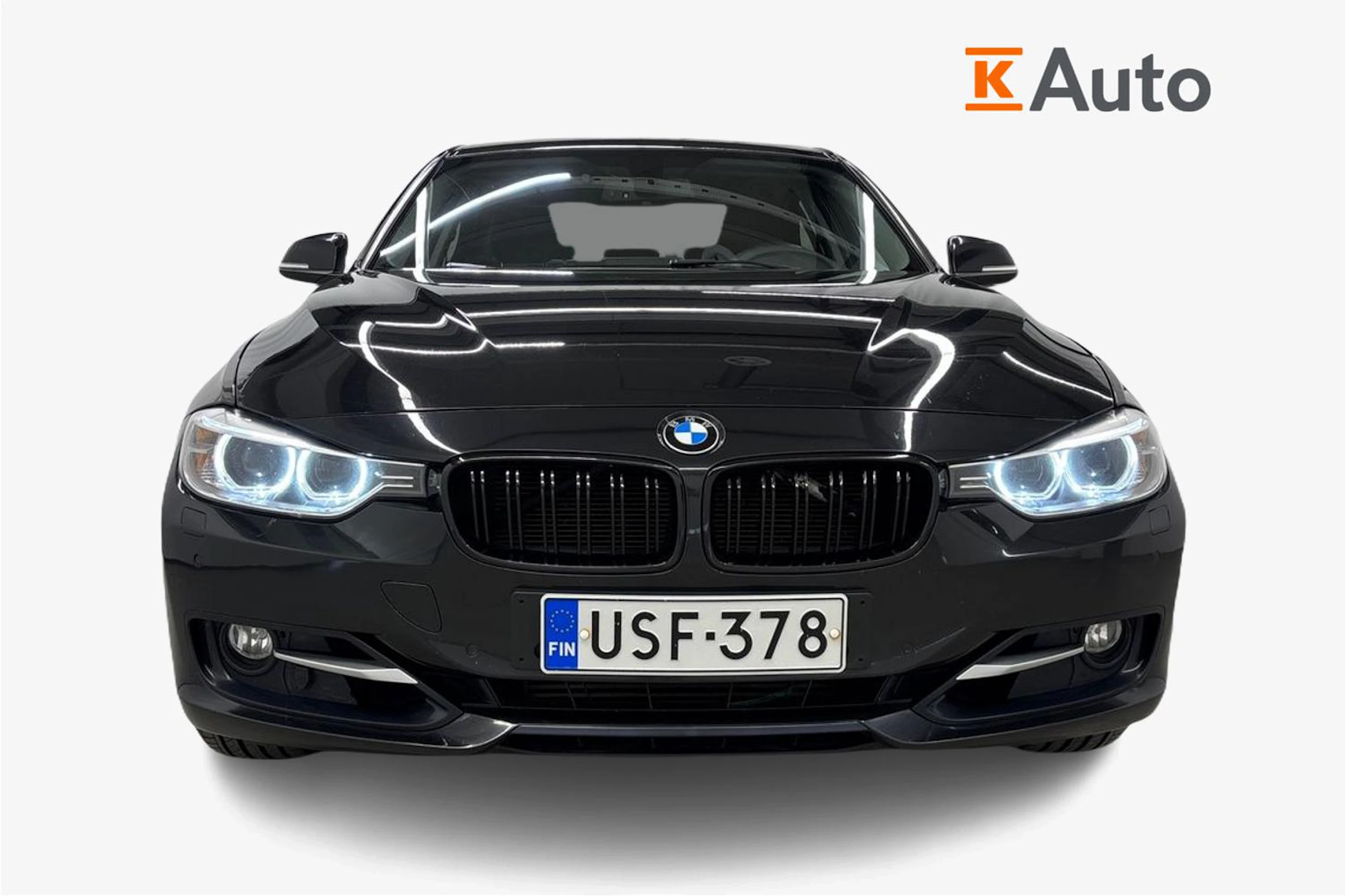 musta BMW 320 2015 kuva 4.
