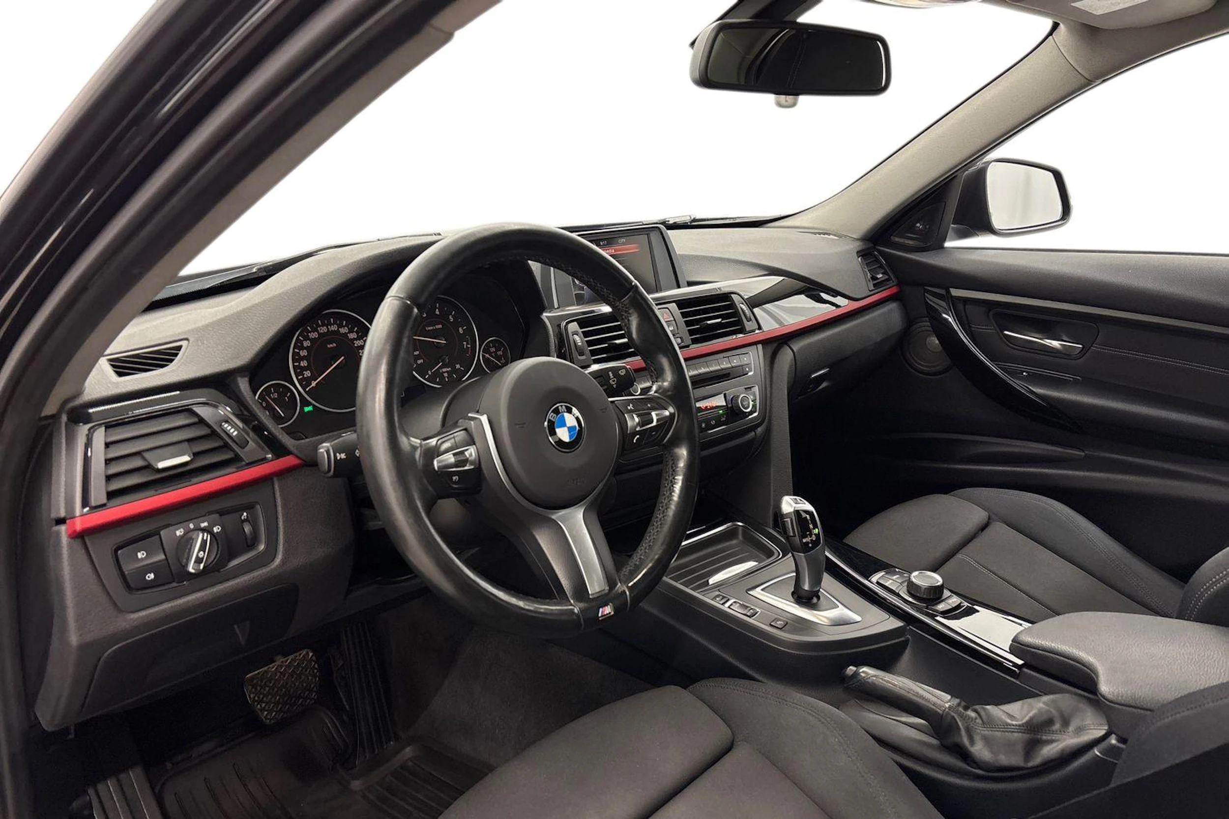 musta BMW 320 2015 kuva 6.