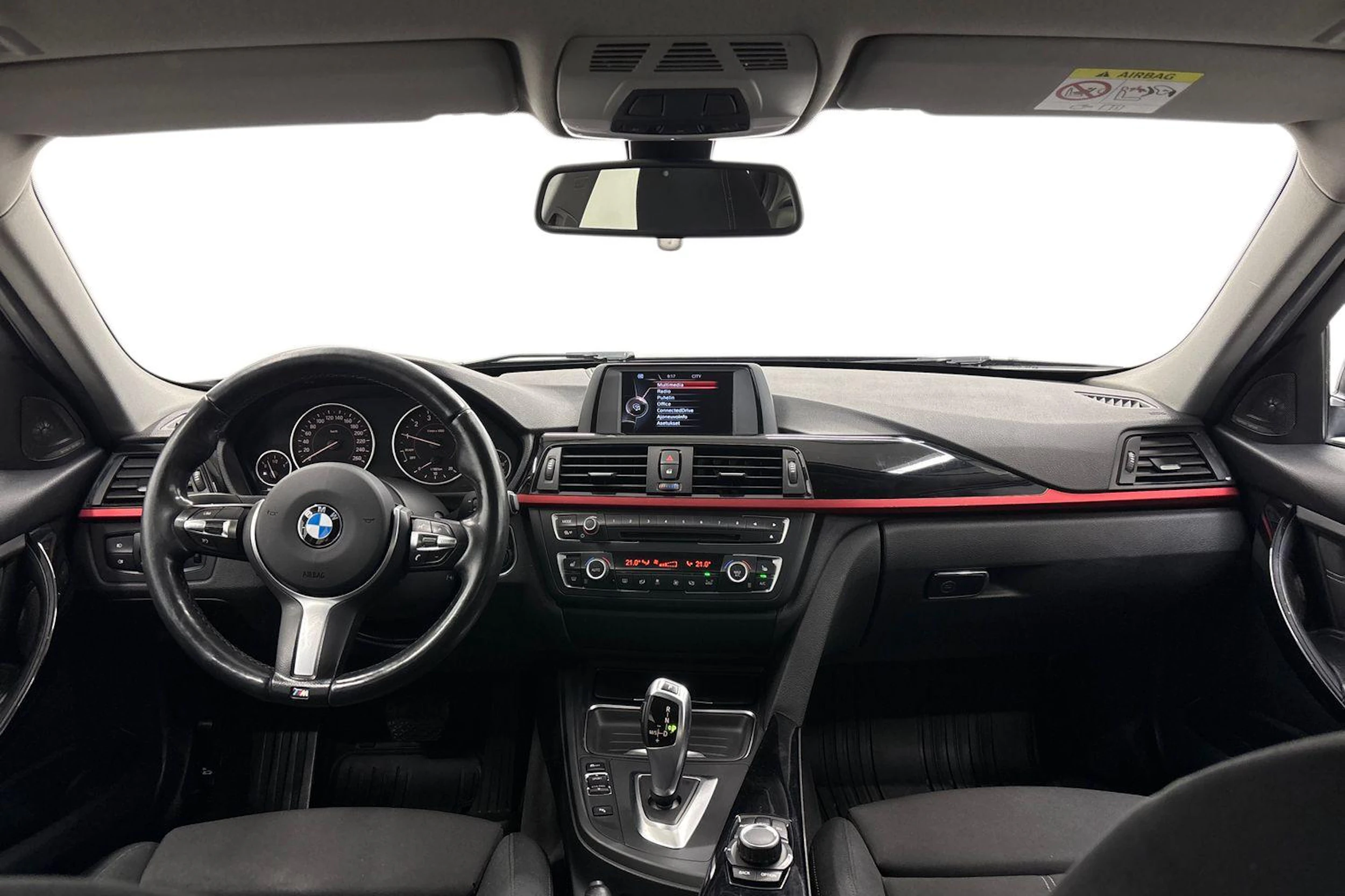 musta BMW 320 2015 kuva 7.