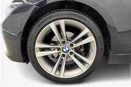 musta BMW 320 2015 kuva 9.