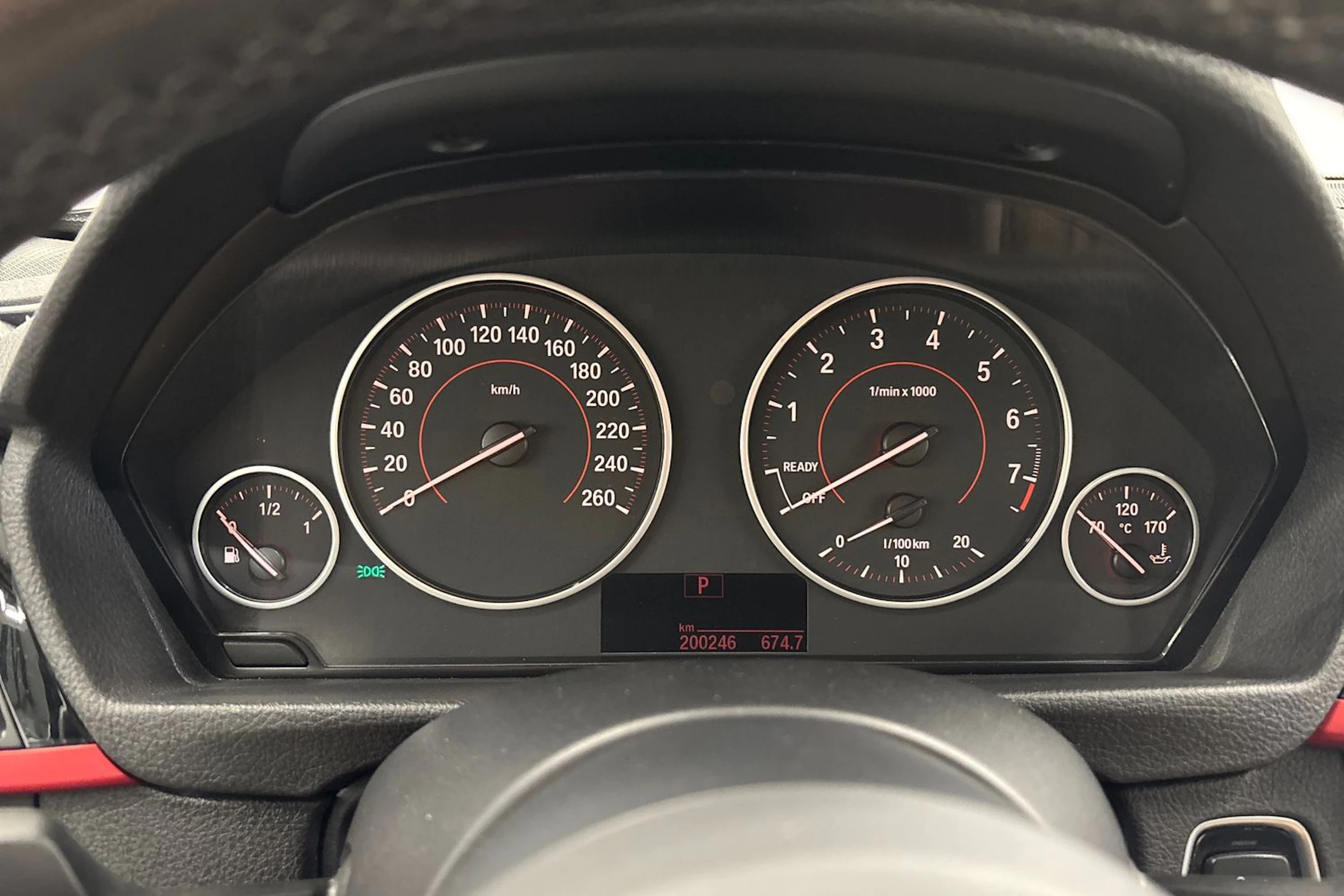 musta BMW 320 2015 kuva 11.