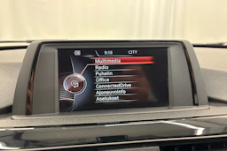 musta BMW 320 2015 kuva 14.