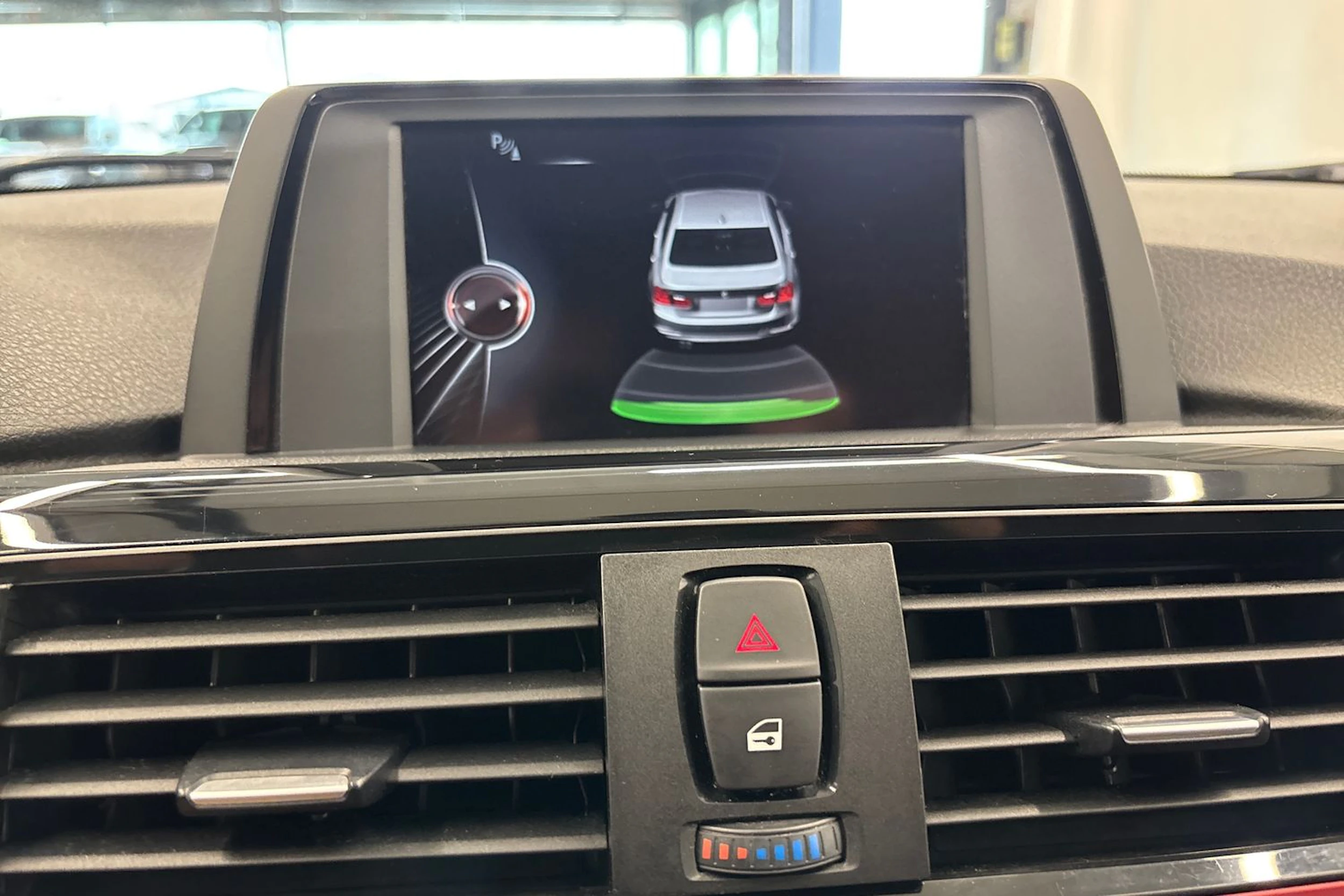 musta BMW 320 2015 kuva 15.