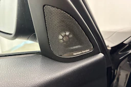 musta BMW 320 2015 kuva 17.