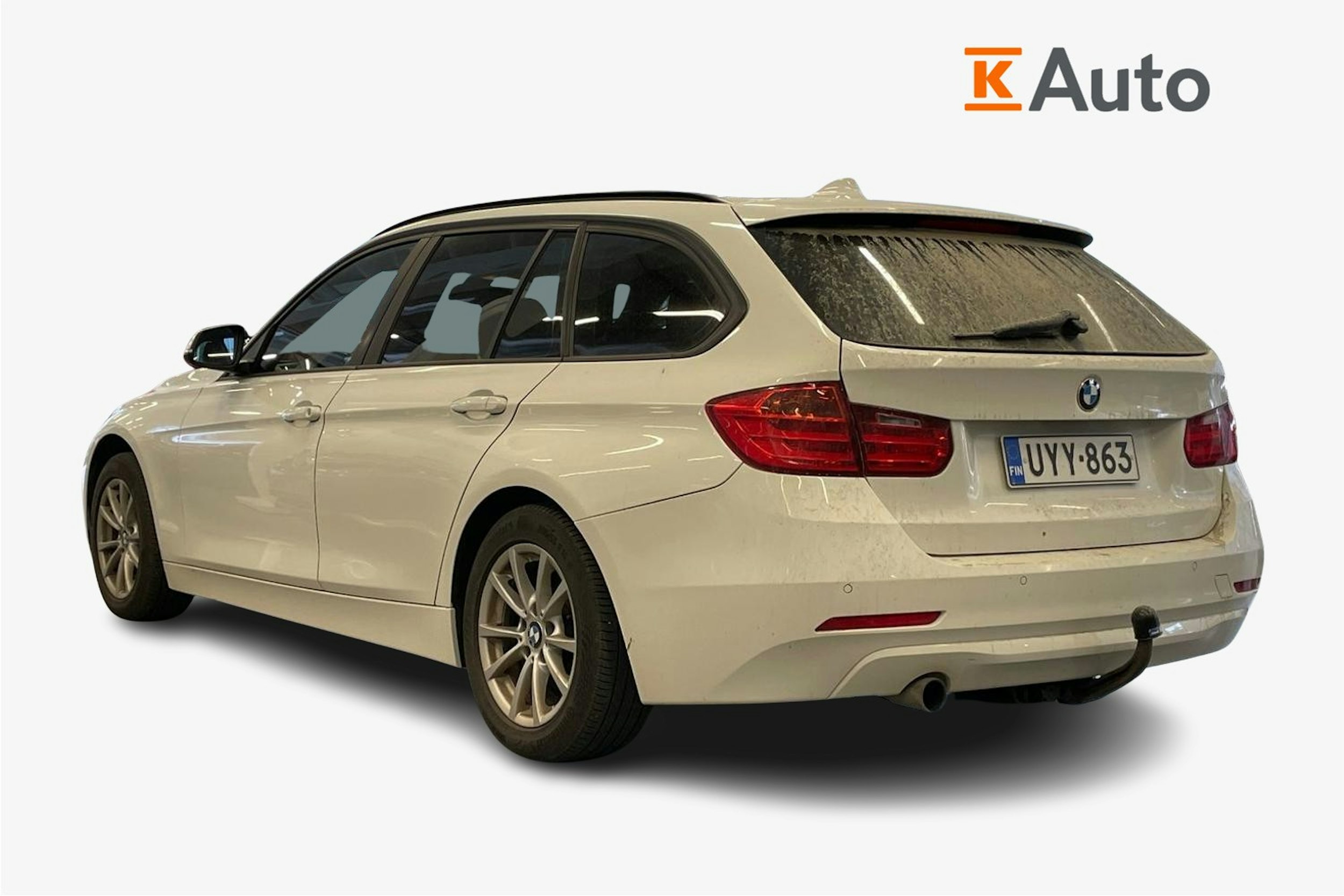 Valkoinen BMW 320 2014 kuva 2.