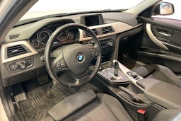 Valkoinen BMW 320 2014 kuva 3.