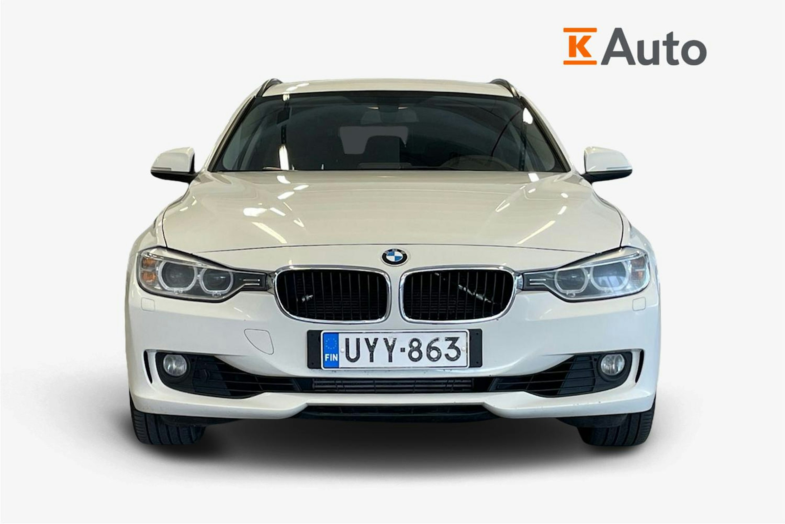 Valkoinen BMW 320 2015 kuva 5.