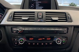 Valkoinen BMW 320 2015 kuva 14.