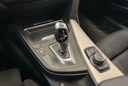 Valkoinen BMW 320 2015 kuva 15.