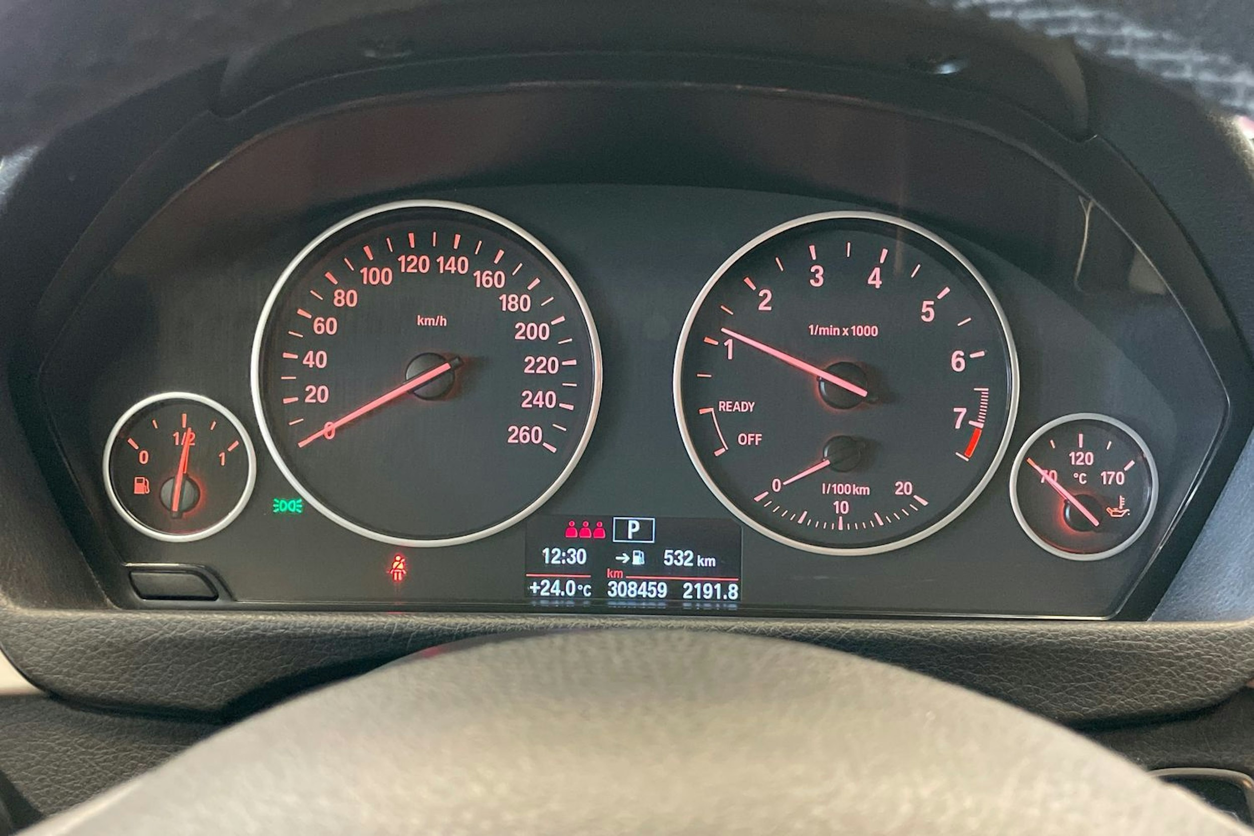 Valkoinen BMW 320 2015 kuva 22.