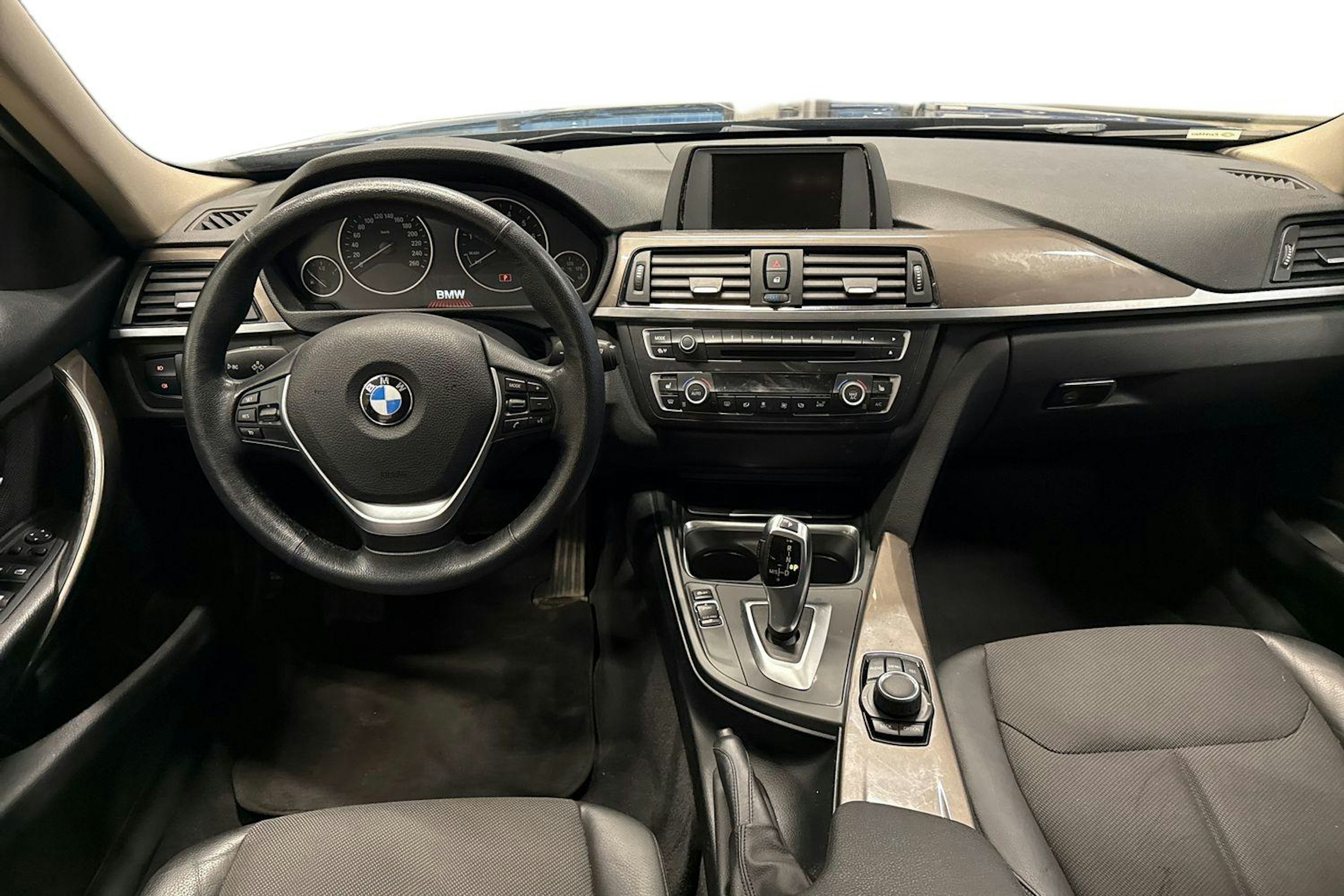 Sininen BMW 320 2014 kuva 7.