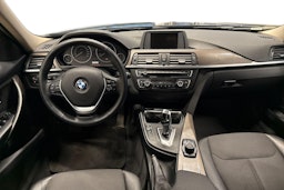 Sininen BMW 320 2014 kuva 7.