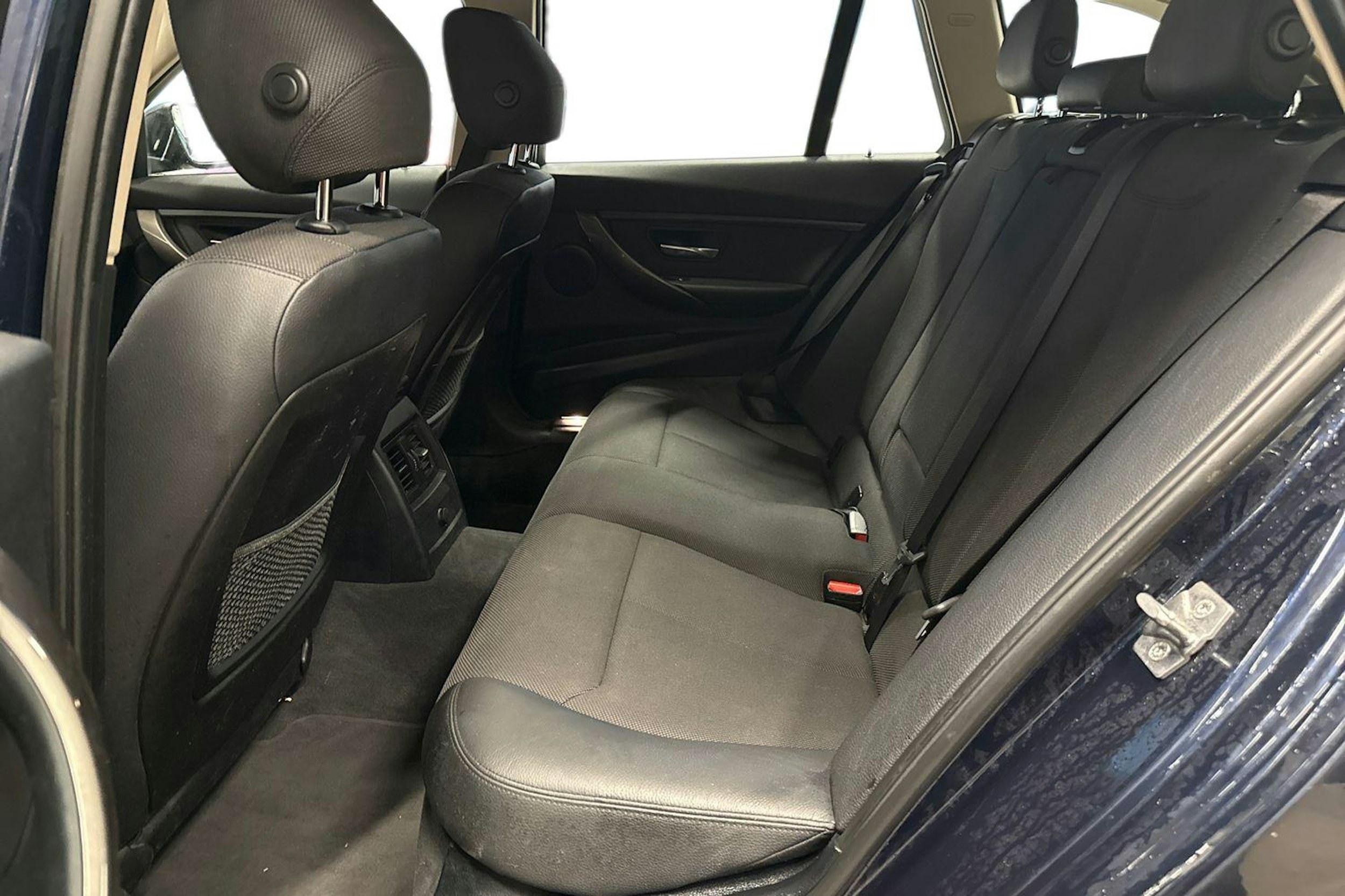 Sininen BMW 320 2014 kuva 8.