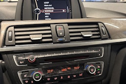 Sininen BMW 320 2014 kuva 14.