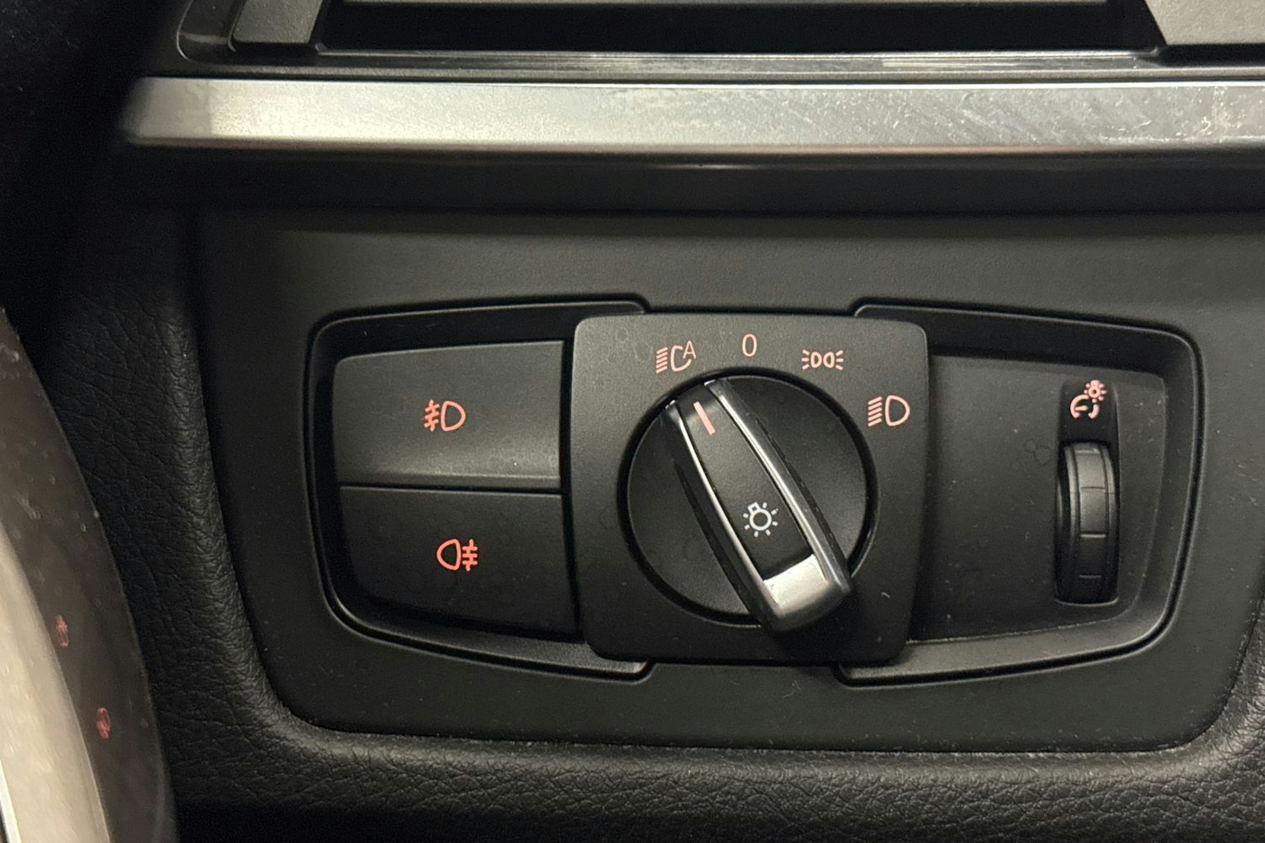 Sininen BMW 320 2014 kuva 16.