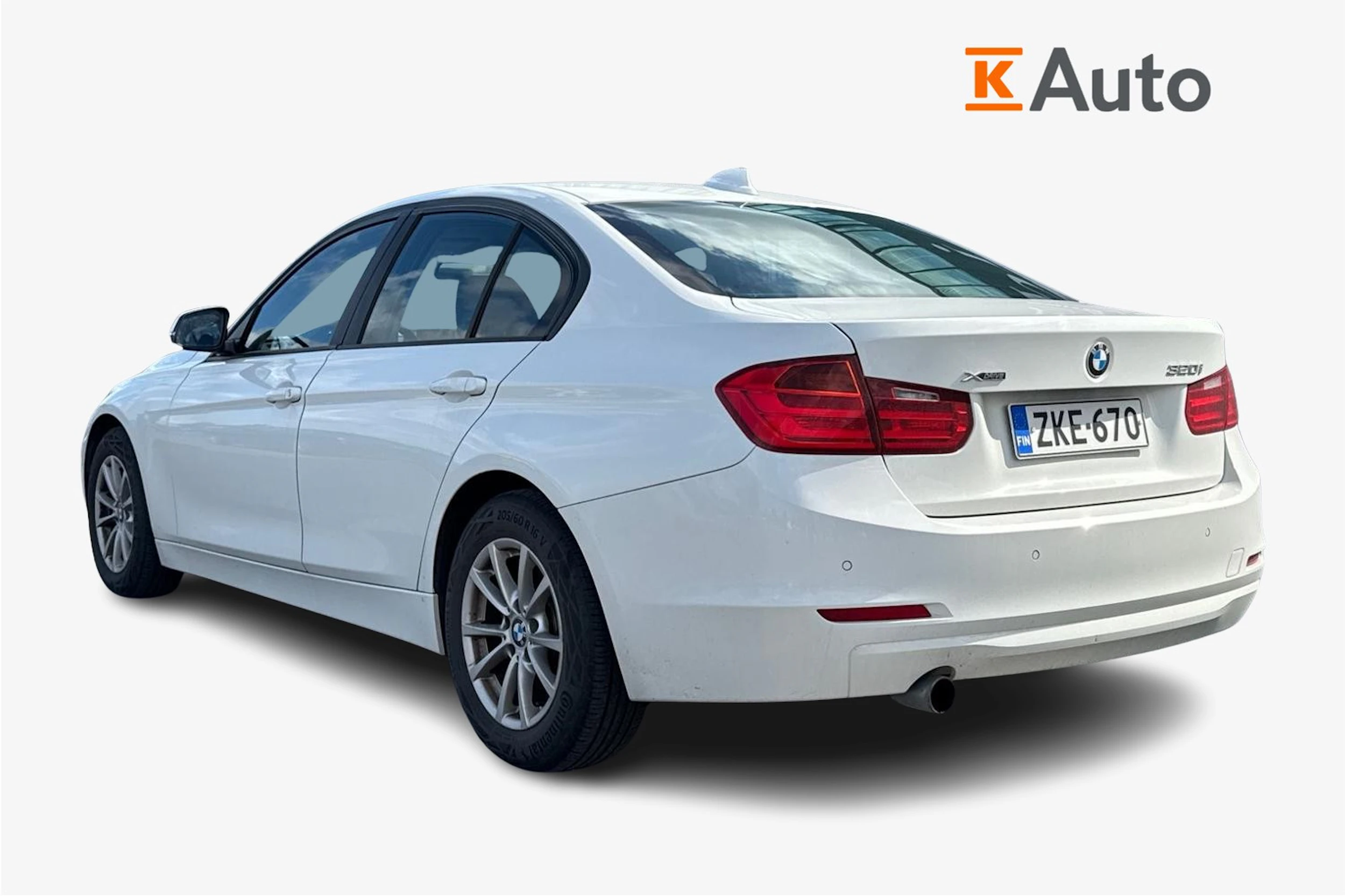 valkoinen BMW 320 2014 kuva 2.