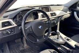 valkoinen BMW 320 2014 kuva 3.