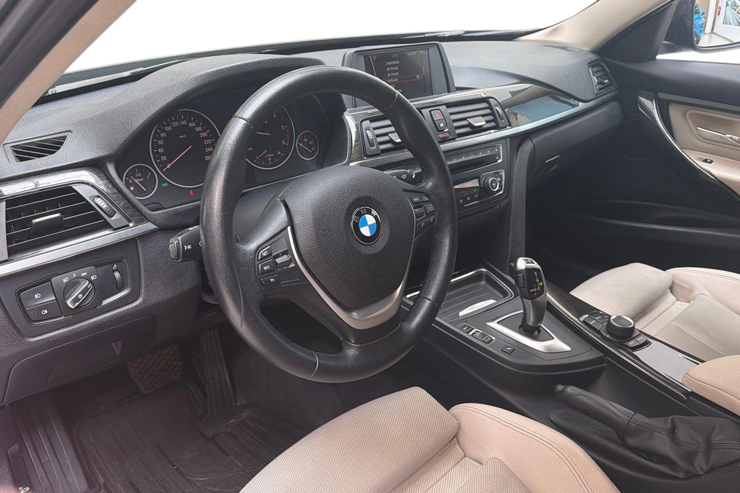 harmaa BMW 320 2014 kuva 6.