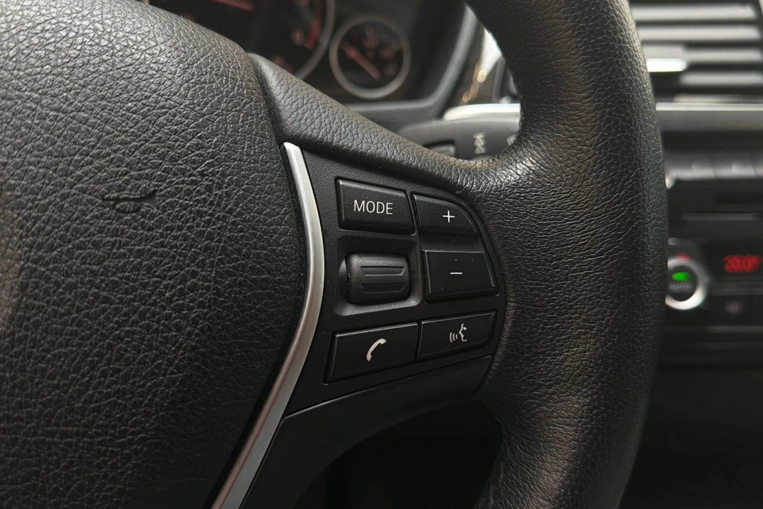 harmaa BMW 320 2014 kuva 13.