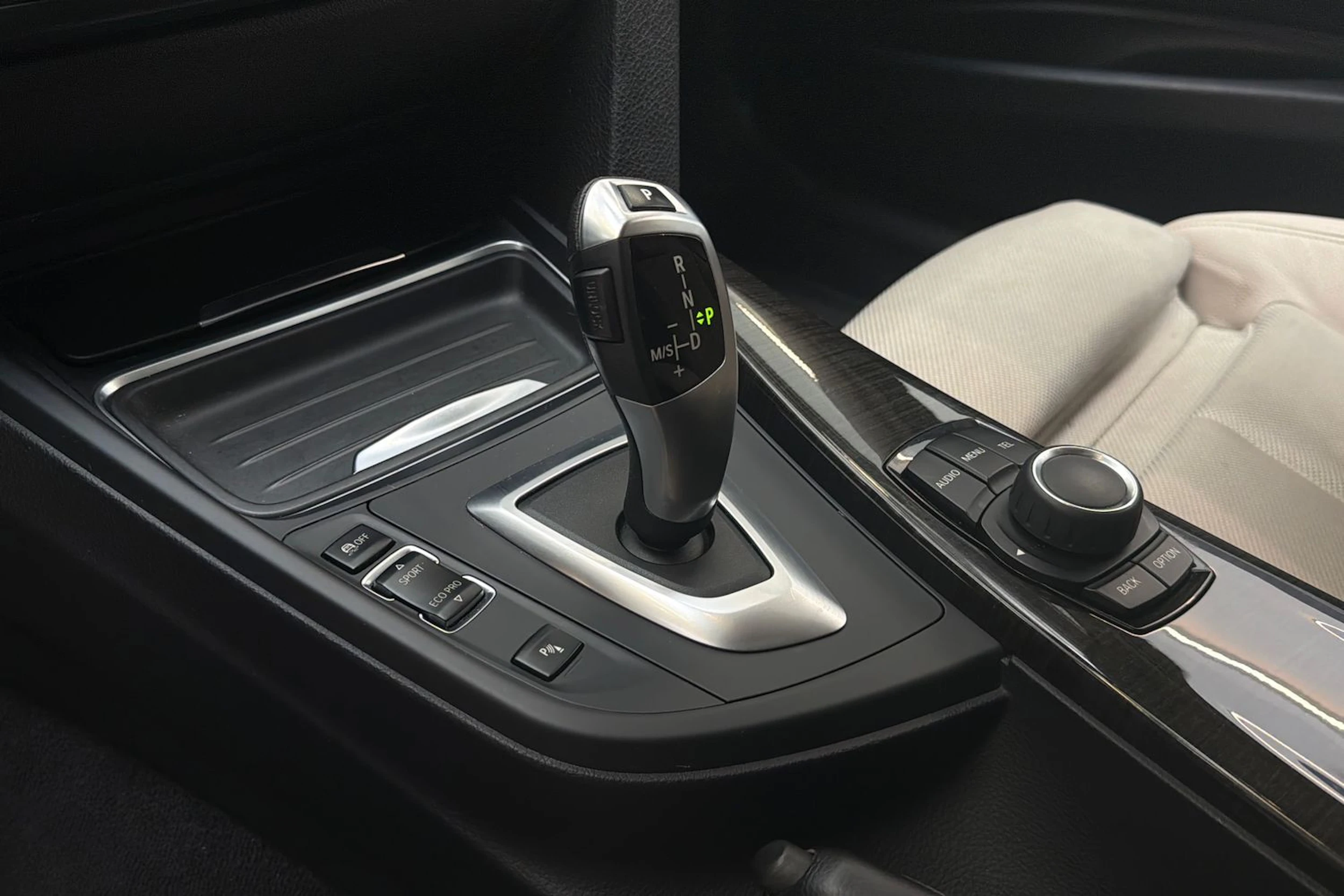 harmaa BMW 320 2014 kuva 20.