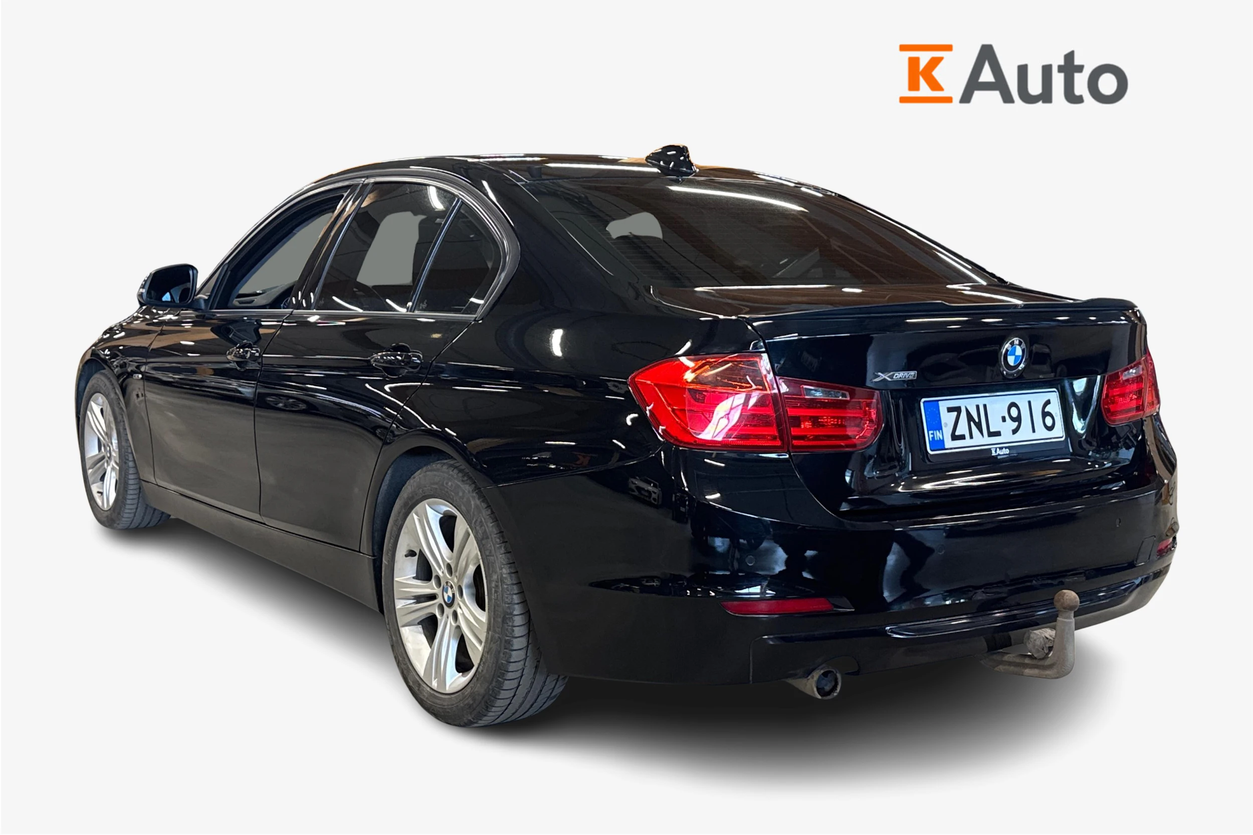 musta BMW 320 2014 kuva 2.