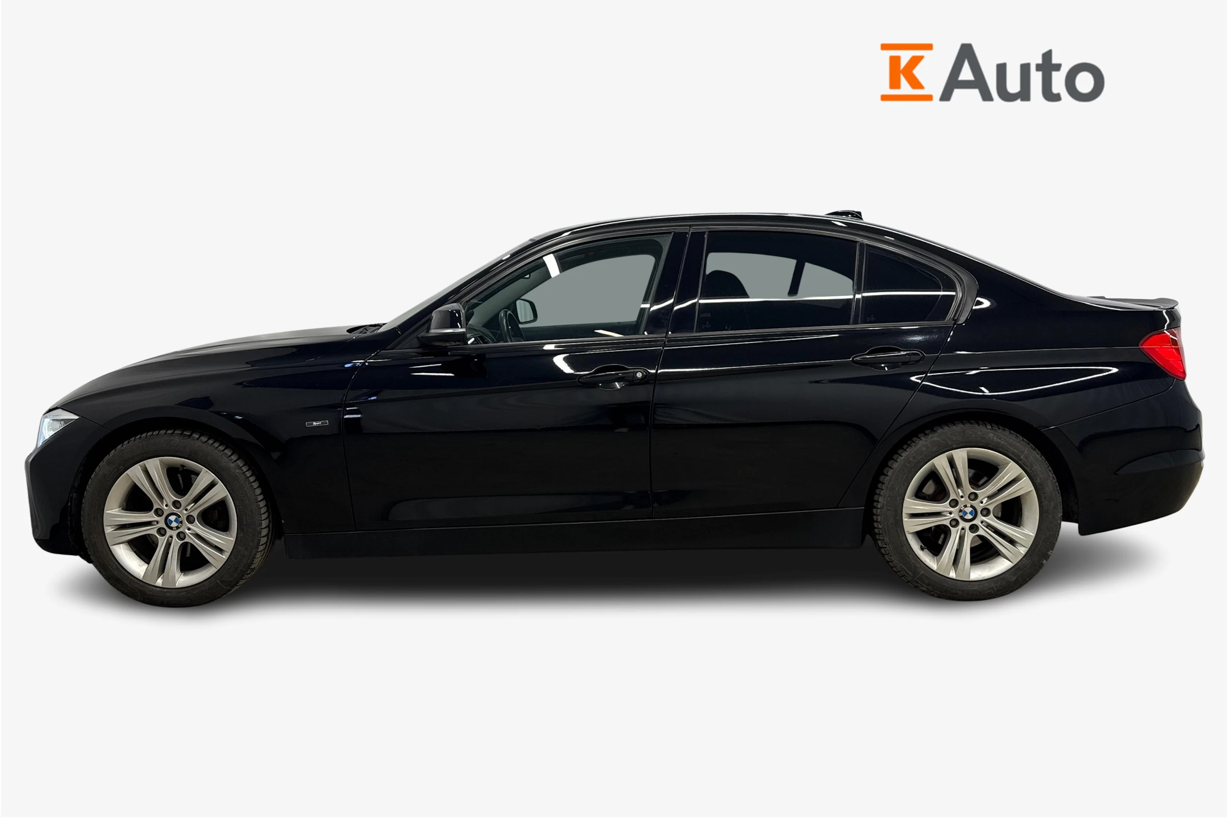 musta BMW 320 2014 kuva 5.