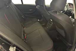 musta BMW 320 2014 kuva 8.