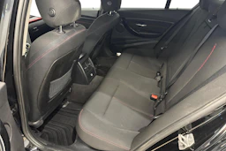 musta BMW 320 2014 kuva 9.