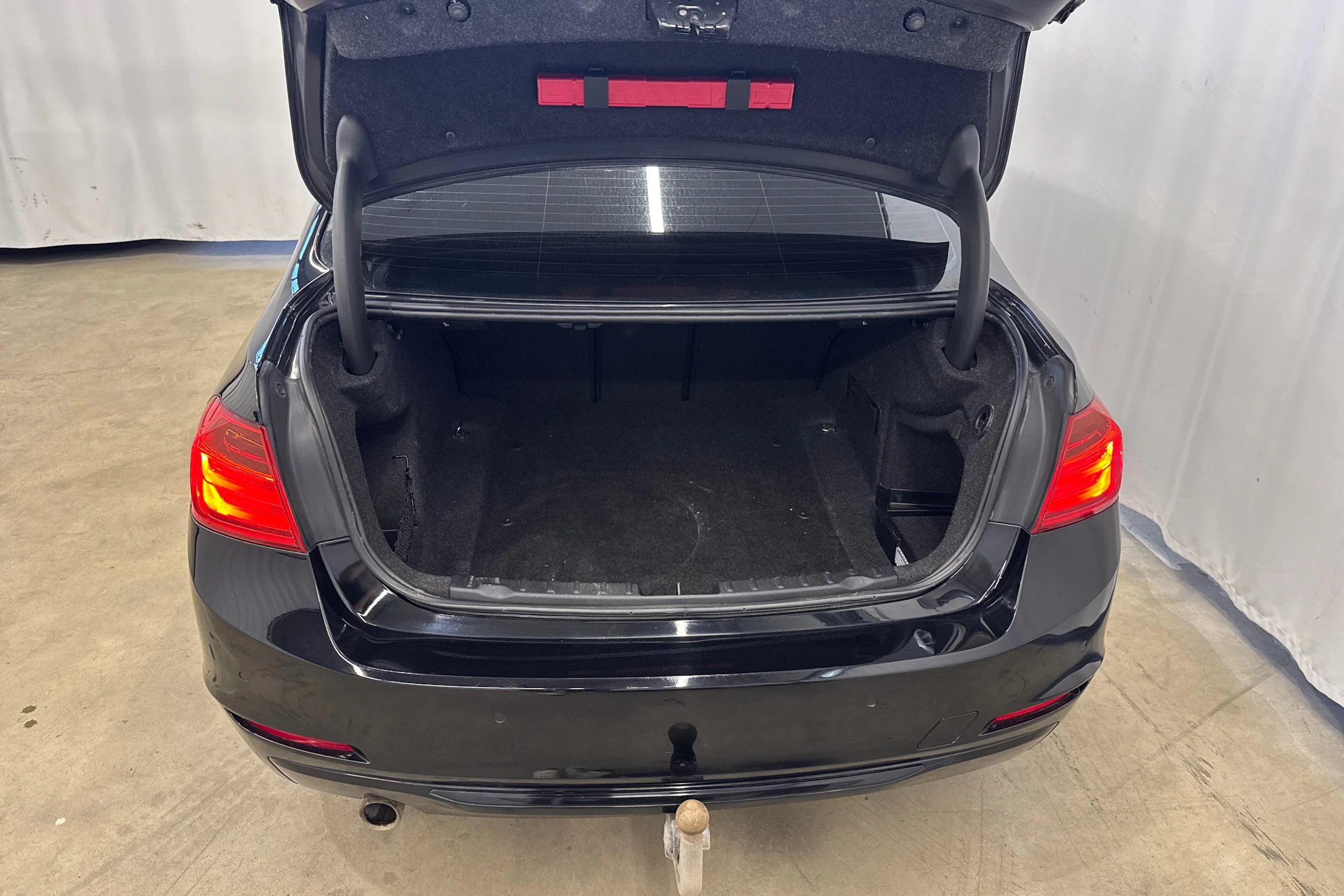 musta BMW 320 2014 kuva 10.