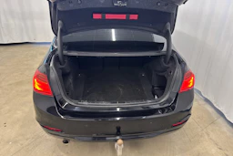 musta BMW 320 2014 kuva 10.